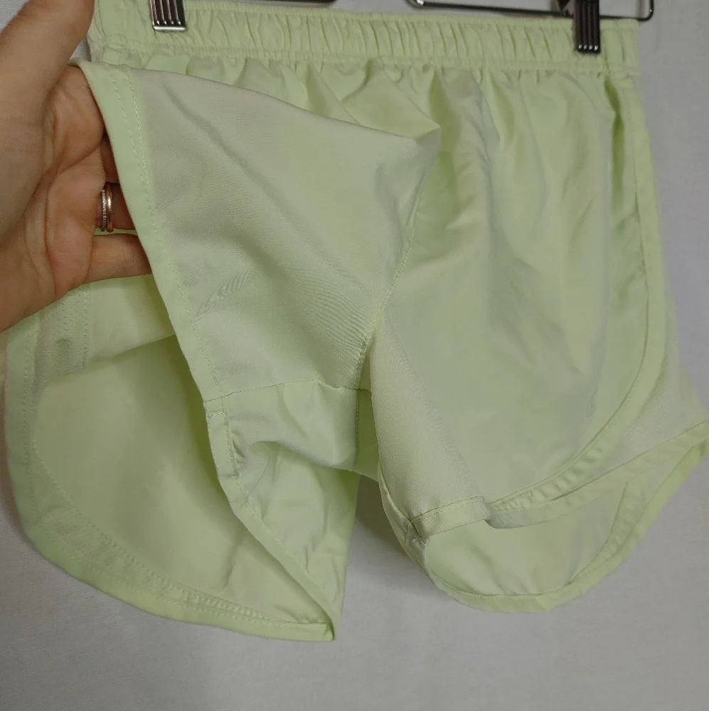 Nike Tempo Shorts Women's Brief Lined Running Shorts Light Yellow Small S CU8890